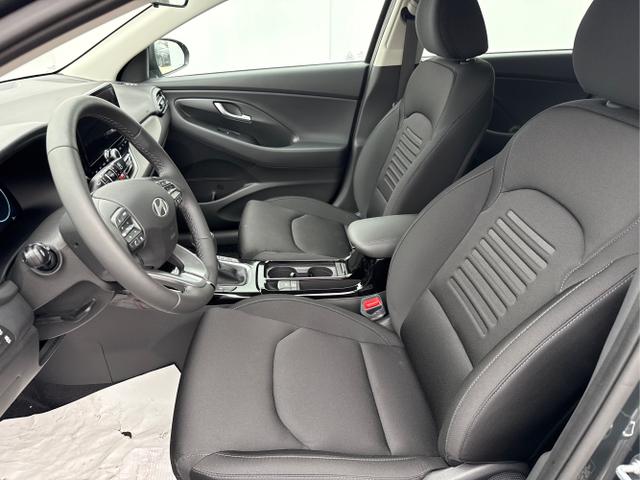 Hyundai / i30 / Grün / / / EDITION SHZ NAVI ALU LED RFK PDC