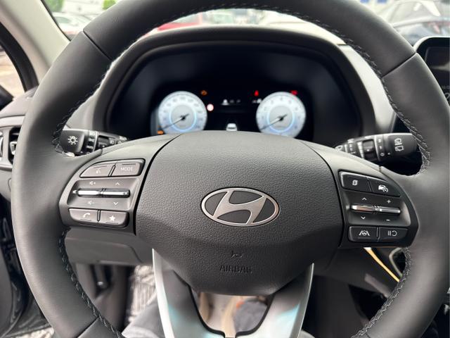 Hyundai / i30 / Grün / / / EDITION SHZ NAVI ALU LED RFK PDC