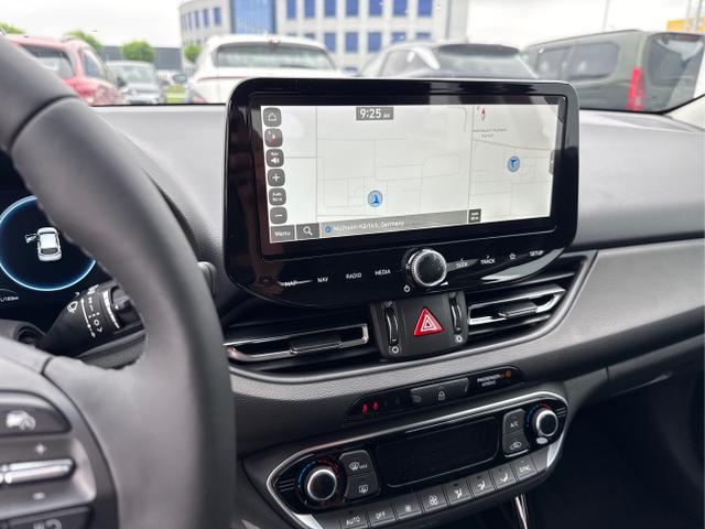 Hyundai / i30 / Grün / / / EDITION SHZ NAVI ALU LED RFK PDC