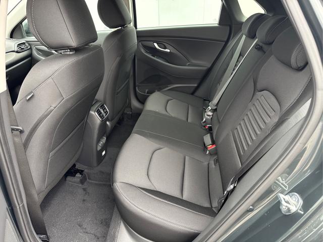 Hyundai / i30 / Grün / / / EDITION SHZ NAVI ALU LED RFK PDC