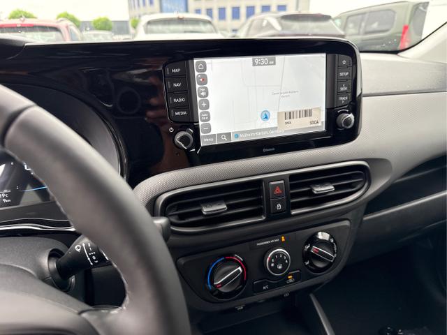 Hyundai / i10 / Weiß / / / AUT NAVI SHZ TEMPOMAT 