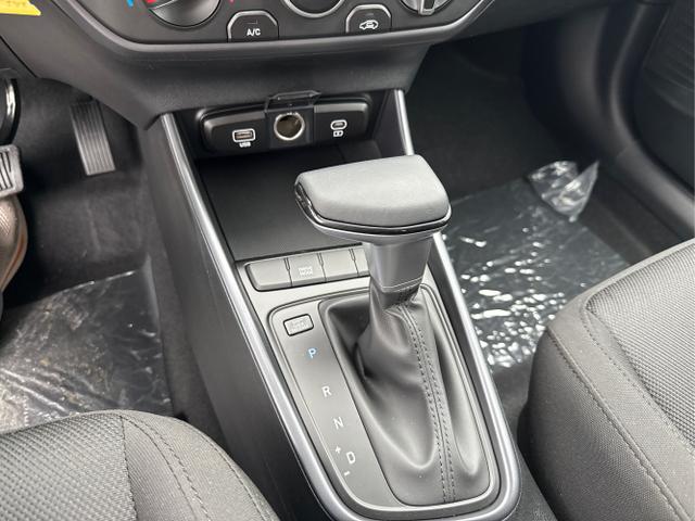 Hyundai / BAYON / Blau / / / DCT NAVI RFK PDC 