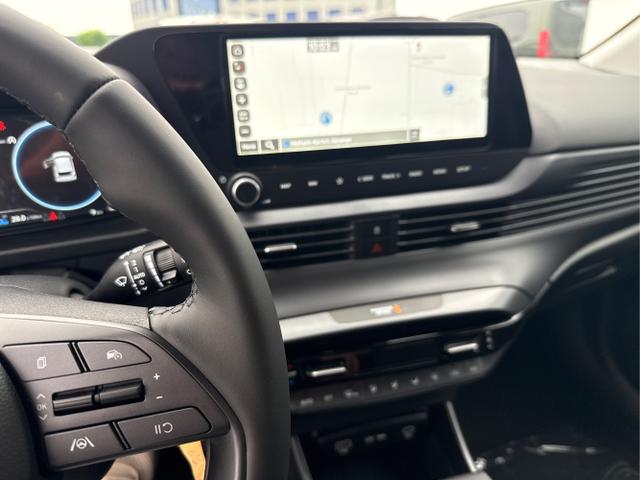 Hyundai / i20 / Grün / / / DCT WP KLIMAAUTOMATIK NAVI RFK TEMPOMAT