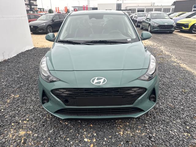 Hyundai / i10 / Grün / / / AUT NAVI SHZ TEMPOMAT 