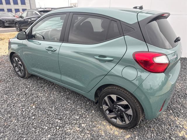 Hyundai / i10 / Grün / / / AUT NAVI SHZ TEMPOMAT 