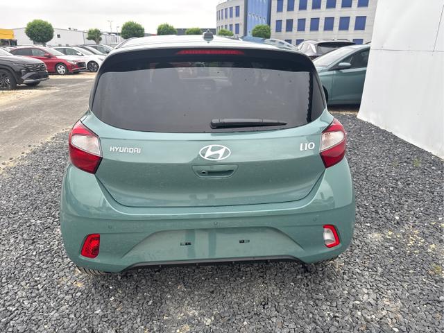 Hyundai / i10 / Grün / / / AUT NAVI SHZ TEMPOMAT 