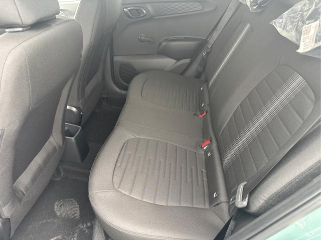 Hyundai / i10 / Grün / / / AUT NAVI SHZ TEMPOMAT 