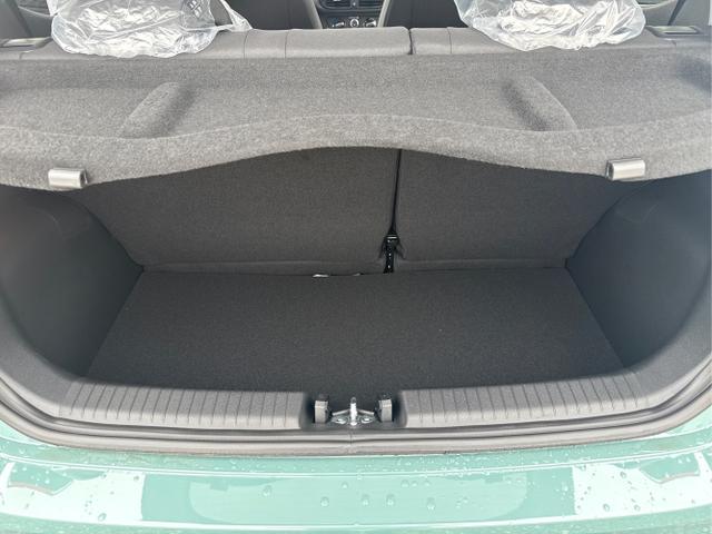 Hyundai / i10 / Grün / / / AUT NAVI SHZ TEMPOMAT 