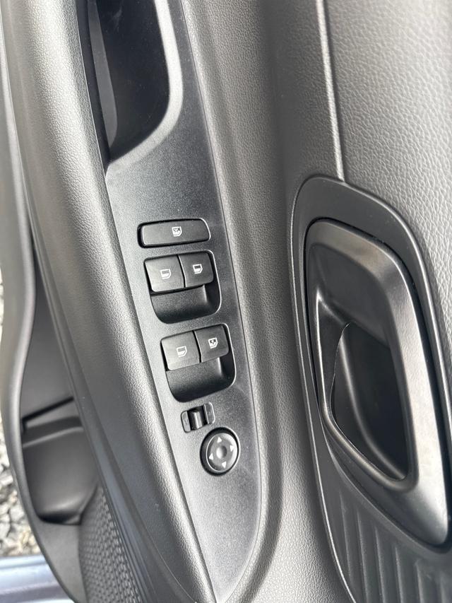 Hyundai / i20 / Blau / / / NAVI Klimaautomatik SHZ 