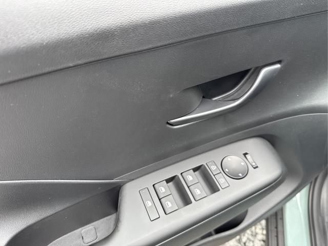 Hyundai / KONA / Grün / / / NAVI KLIMAAUTOMATIK PDC v+h RFK