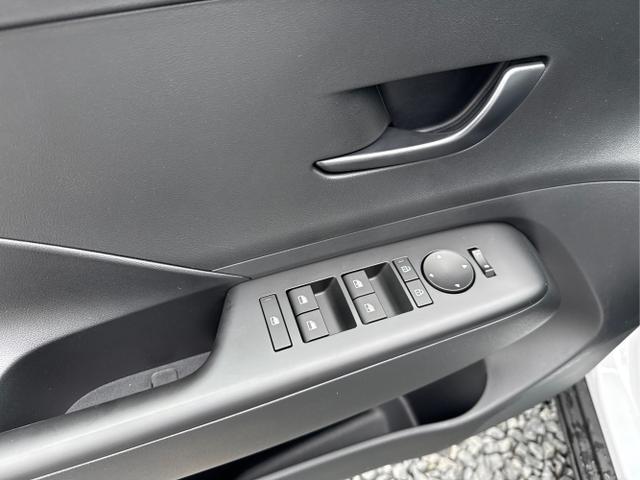 Hyundai / KONA / Weiß / / / NAVI KLIMAAUTOMATIK PDC v+h RFK
