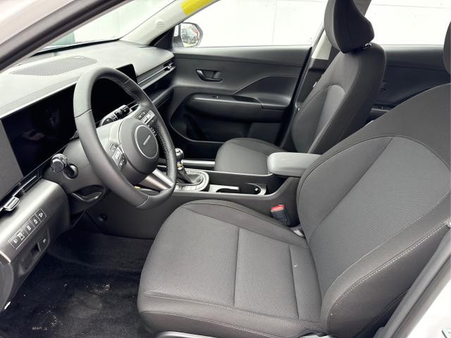 Hyundai / KONA / Weiß / / / NAVI KLIMAAUTOMATIK PDC v+h RFK