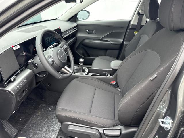 Hyundai / KONA / Grau / / / NAVI KLIMAAUTOMATIK PDC v+h RFK