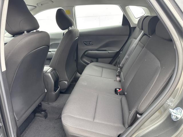 Hyundai / KONA / Grau / / / NAVI KLIMAAUTOMATIK PDC v+h RFK