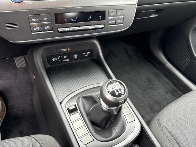 Hyundai / KONA / Grau / / / NAVI KLIMAAUTOMATIK PDC v+h RFK