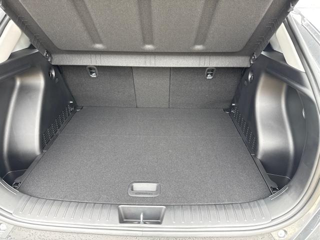 Hyundai / KONA / Grau / / / NAVI KLIMAAUTOMATIK PDC v+h RFK