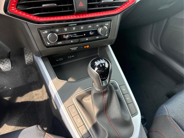 Seat / Arona / Grau / / / NAVI SHZ VOLL LED RFK PDC v+h 18ALU 