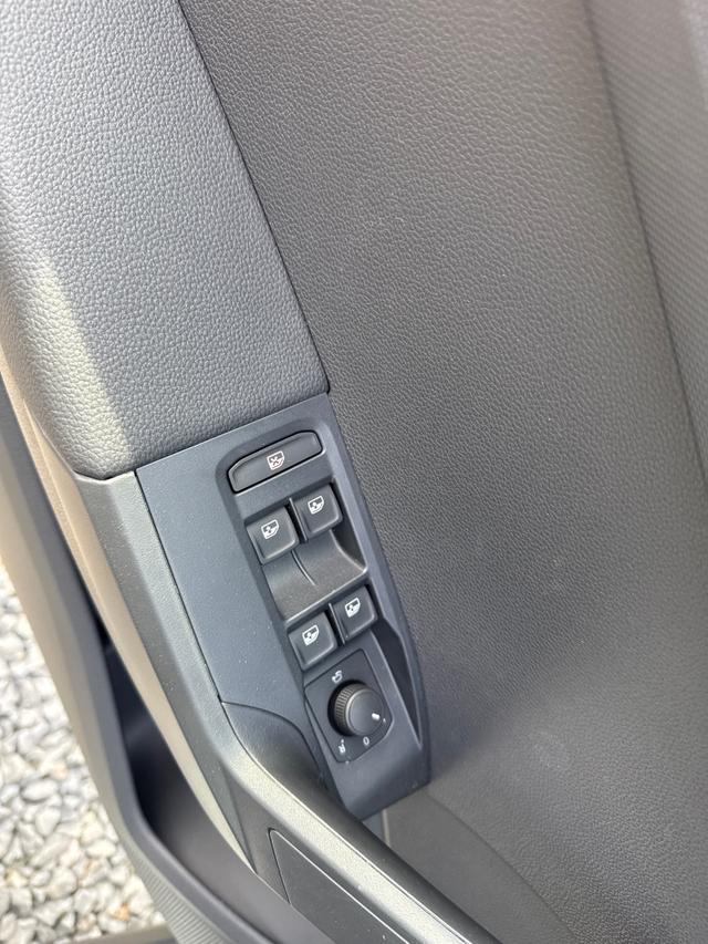 Seat / Arona / Weiß / / / RFK PDC v+h KLIMAAUTOMATIK