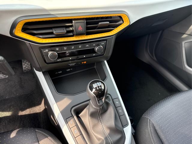 Seat / Arona / Weiß / / / RFK PDC v+h KLIMAAUTOMATIK