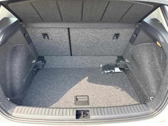 Seat / Arona / Weiß / / / RFK PDC v+h KLIMAAUTOMATIK