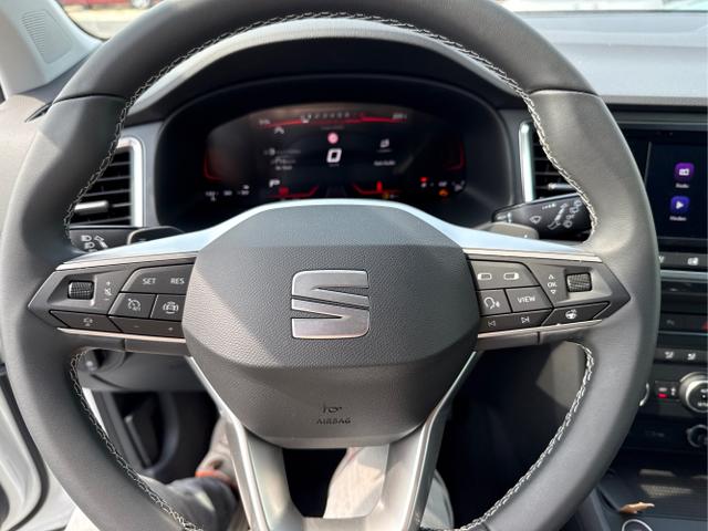 Seat / Ateca / Weiß / / / DSG BLACK PACK SHZ RFK ACC 