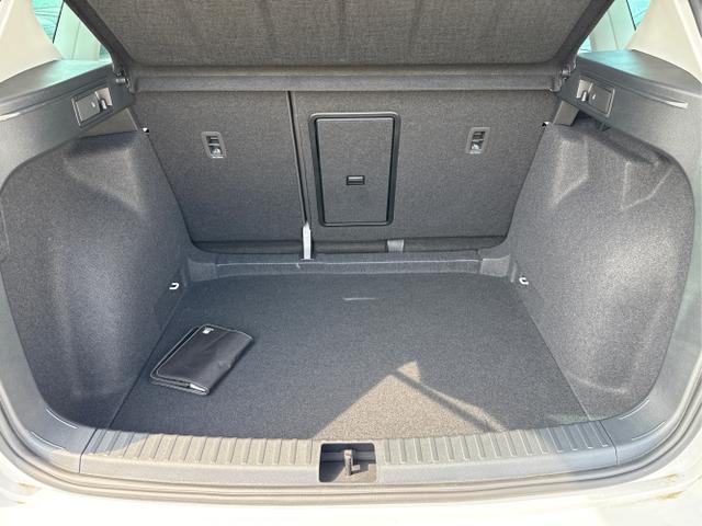 Seat / Ateca / Weiß / / / DSG BLACK PACK SHZ RFK ACC 