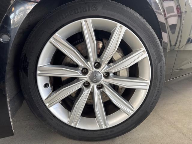 Audi / A6 Avant / Schwarz / / / AUT SH AHK NAVI MATRIX 360 ACC