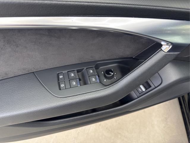 Audi / A6 Avant / Schwarz / / / AUT SH AHK NAVI MATRIX 360 ACC