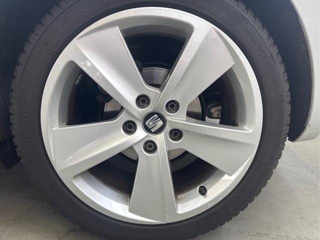 Seat / Leon / Weiß / / / 1.4 TSI DSG NAVI LED TEMPOMAT SHZ