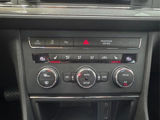 Seat / Leon / Weiß / / / 1.4 TSI DSG NAVI LED TEMPOMAT SHZ