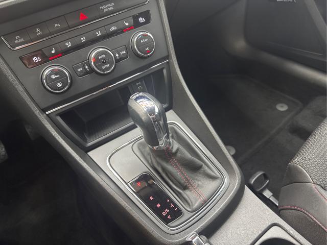 Seat / Leon / Weiß / / / 1.4 TSI DSG NAVI LED TEMPOMAT SHZ