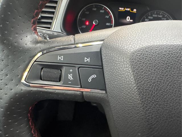 Seat / Leon / Weiß / / / 1.4 TSI DSG NAVI LED TEMPOMAT SHZ