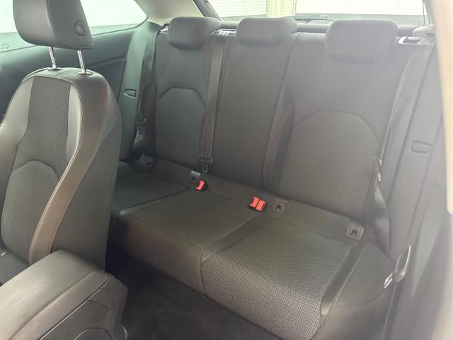 Seat / Leon / Weiß / / / 1.4 TSI DSG NAVI LED TEMPOMAT SHZ