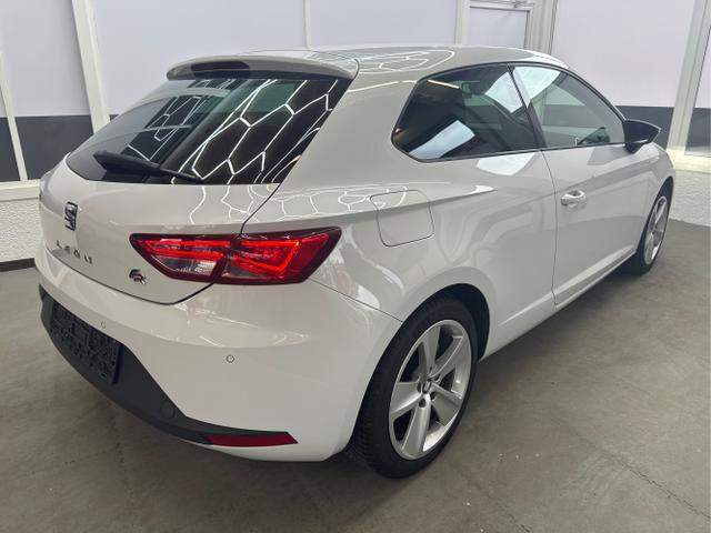 Seat / Leon / Weiß / / / 1.4 TSI DSG NAVI LED TEMPOMAT SHZ