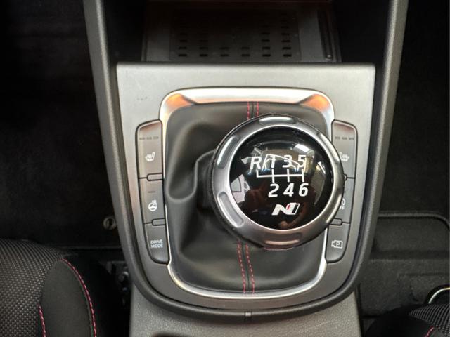 Hyundai / KONA / Blau / / / 6-Gang IMT NAVI KRELL SHZ RFK