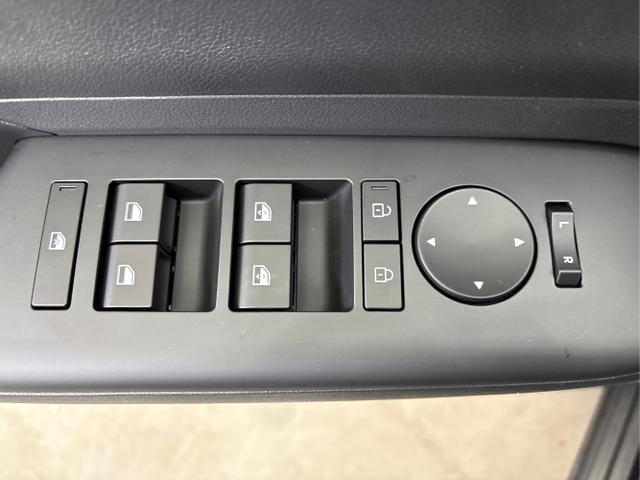 Hyundai / KONA / Schwarz / / / NAVI KLIMAAUTOMATIK PDC v+h RFK