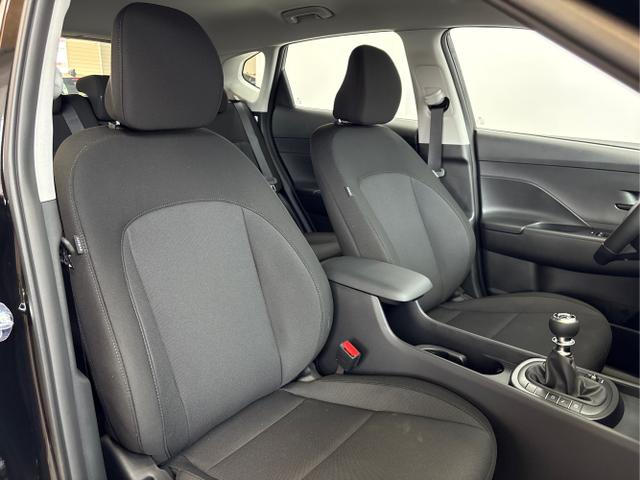 Hyundai / KONA / Schwarz / / / NAVI KLIMAAUTOMATIK PDC v+h RFK