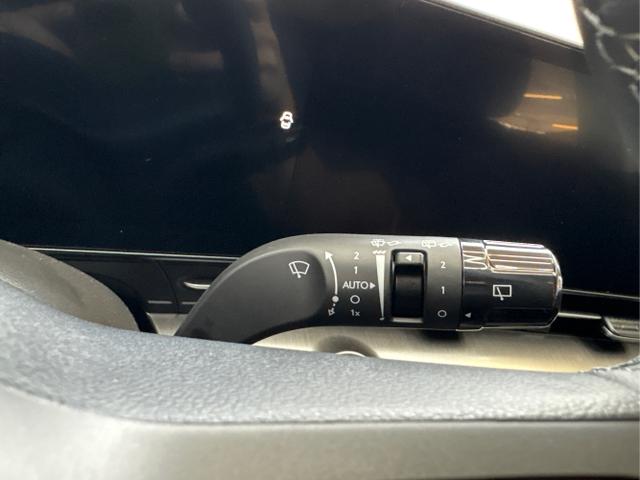 Hyundai / KONA / Schwarz / / / NAVI KLIMAAUTOMATIK PDC v+h RFK
