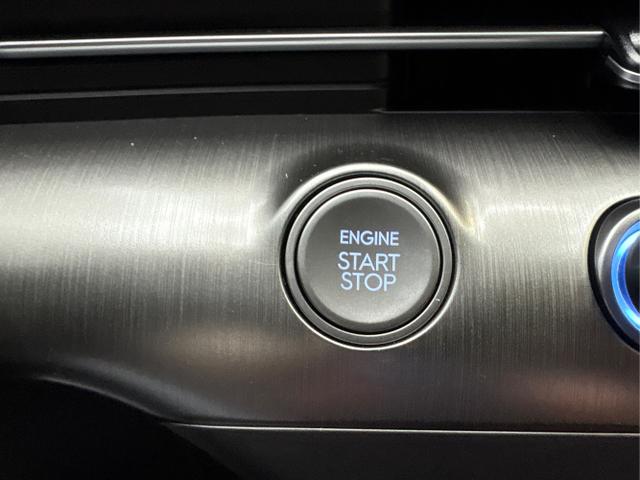 Hyundai / KONA / Schwarz / / / NAVI KLIMAAUTOMATIK PDC v+h RFK