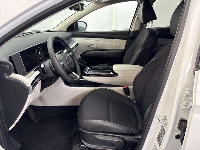 Hyundai / TUCSON / Weiß / / / PANO SHZ v+h 18 ALU