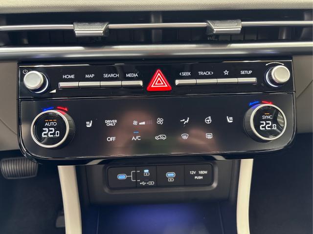 Hyundai / TUCSON / Weiß / / / PANO SHZ v+h 18 ALU