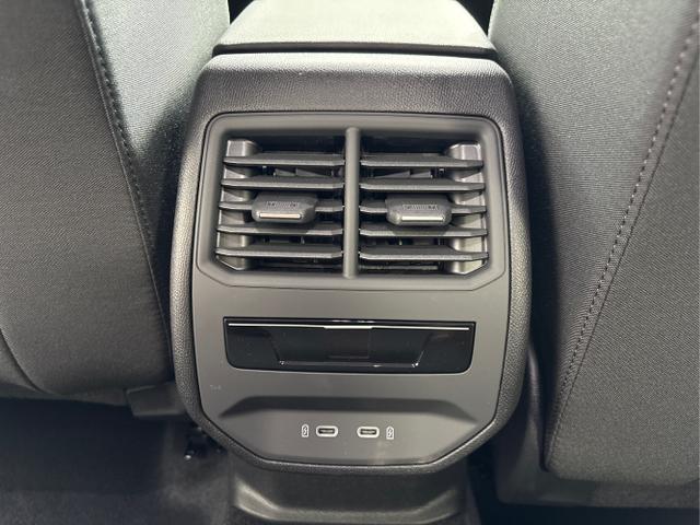 Seat / Leon / Blau / / / 1.5 TSI SHZ ACC RFK PDC 