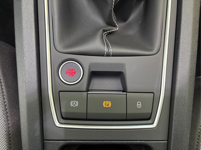 Seat / Leon / Blau / / / 1.5 TSI SHZ ACC RFK PDC 