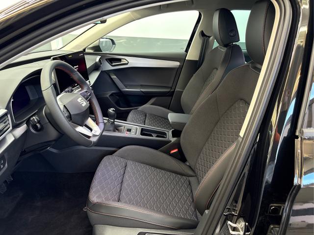 Seat / Leon / Schwarz / / / 1.5 TSI MATRIX NAVI SHZ RFK KESSY