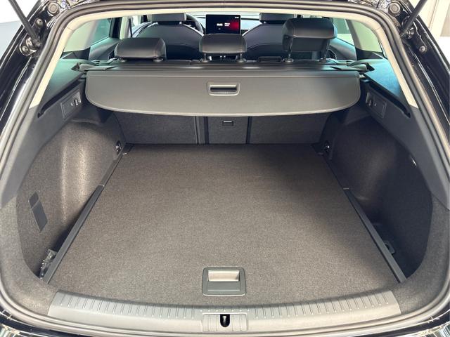Seat / Leon / Schwarz / / / 1.5 TSI MATRIX NAVI SHZ RFK KESSY