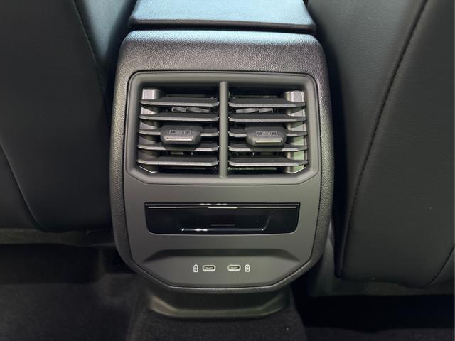 Seat / Leon / Schwarz / / / 1.5 TSI MATRIX NAVI SHZ RFK KESSY