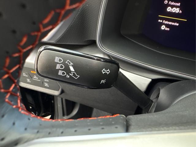 Seat / Leon / Schwarz / / / 1.5 TSI MATRIX NAVI SHZ RFK KESSY