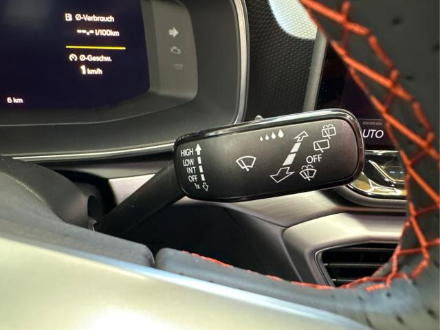 Seat / Leon / Schwarz / / / 1.5 TSI MATRIX NAVI SHZ RFK KESSY
