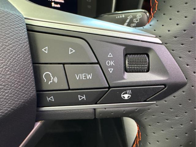 Seat / Leon / Schwarz / / / 1.5 TSI MATRIX NAVI SHZ RFK KESSY