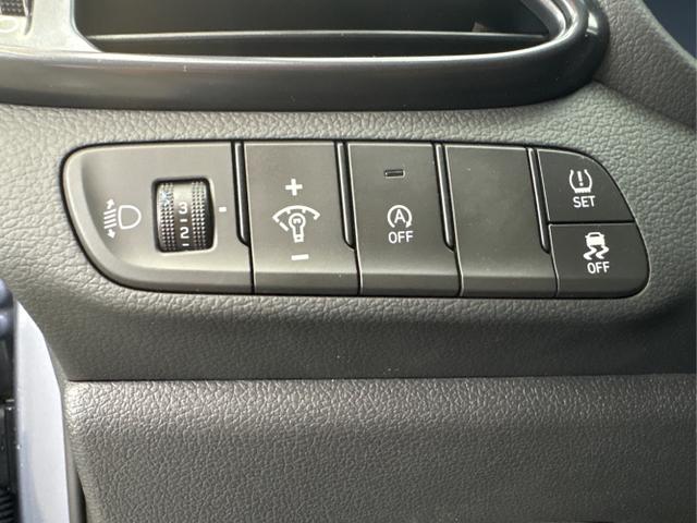 Hyundai / i30 / Blau / / / DCT ACC NAVI RFK WP 